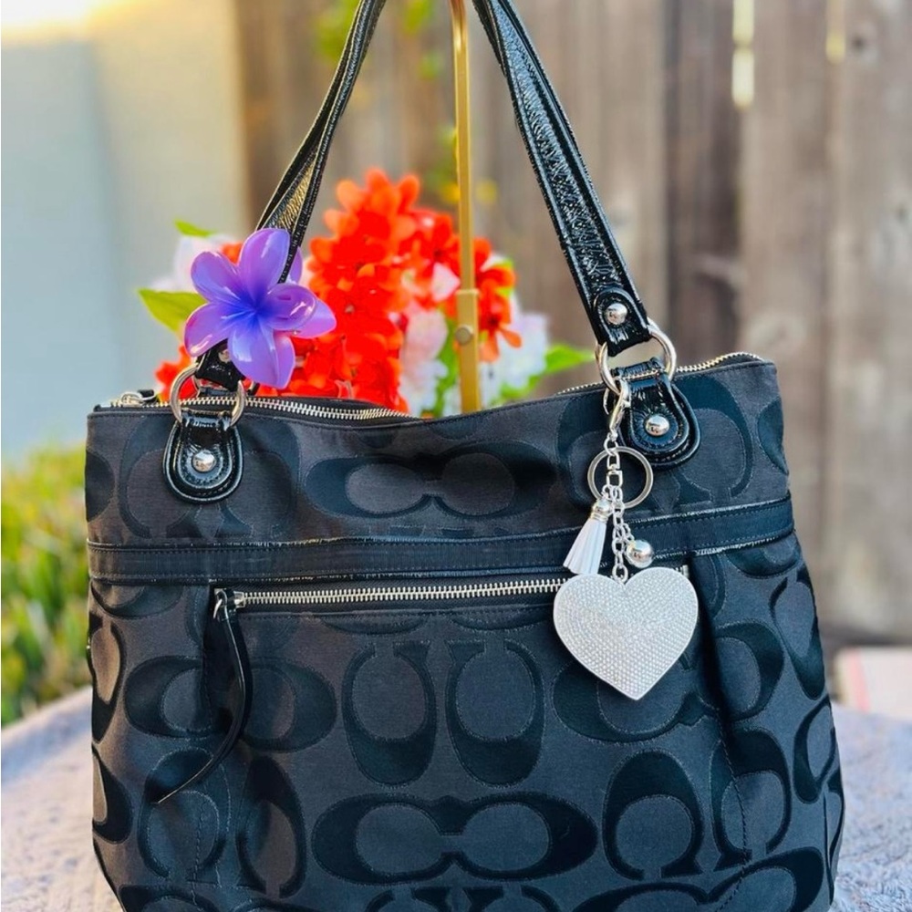 2011 poppy Black Coach shoulder bag with heart charm #CoachBag #ShoulderBag
